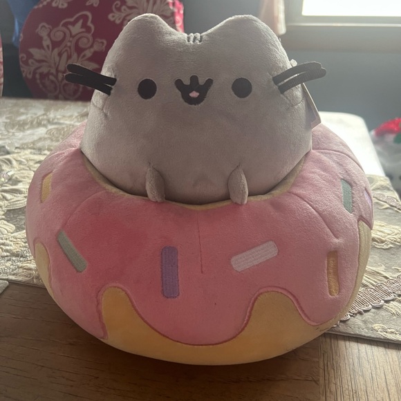 Pusheen Other - Donut Pusheen Plushie